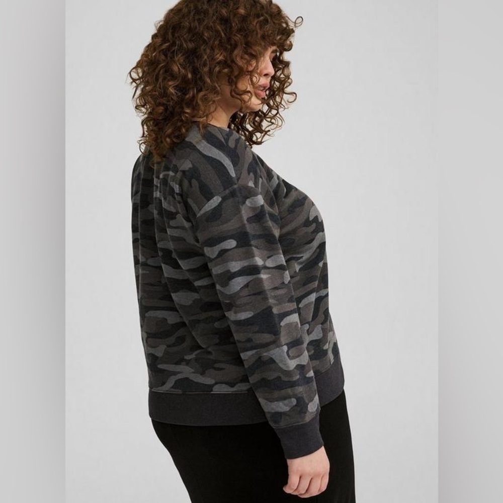 Torrid 0X Drop Shoulder Camo sweatshirt NWT - Picture 2 of 6